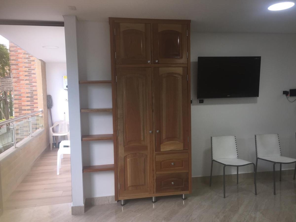 Apartment En Laureles Con Ascensor , Balcon Y Muy Bien Ubicado En Laureles , El Barrio Mas Cool Del Mundo *