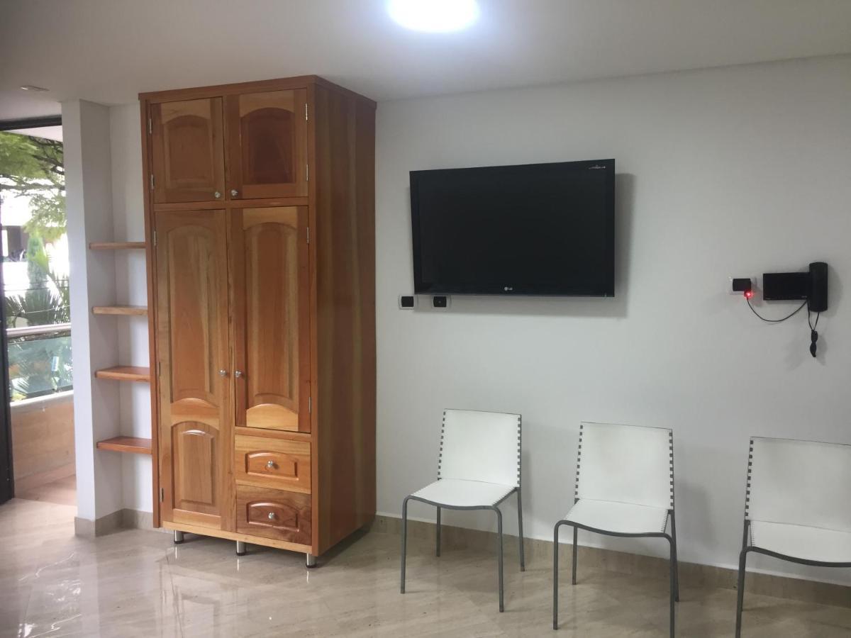Apartment En Laureles Con Ascensor , Balcon Y Muy Bien Ubicado En Laureles , El Barrio Mas Cool Del Mundo Medellin