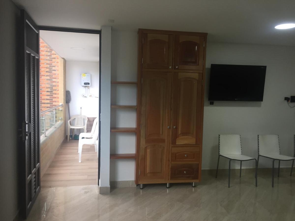 Apartment En Laureles Con Ascensor , Balcon Y Muy Bien Ubicado En Laureles , El Barrio Mas Cool Del Mundo *