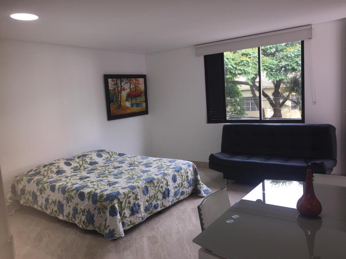 Apartment En Laureles Con Ascensor , Balcon Y Muy Bien Ubicado En Laureles , El Barrio Mas Cool Del Mundo Medellin
