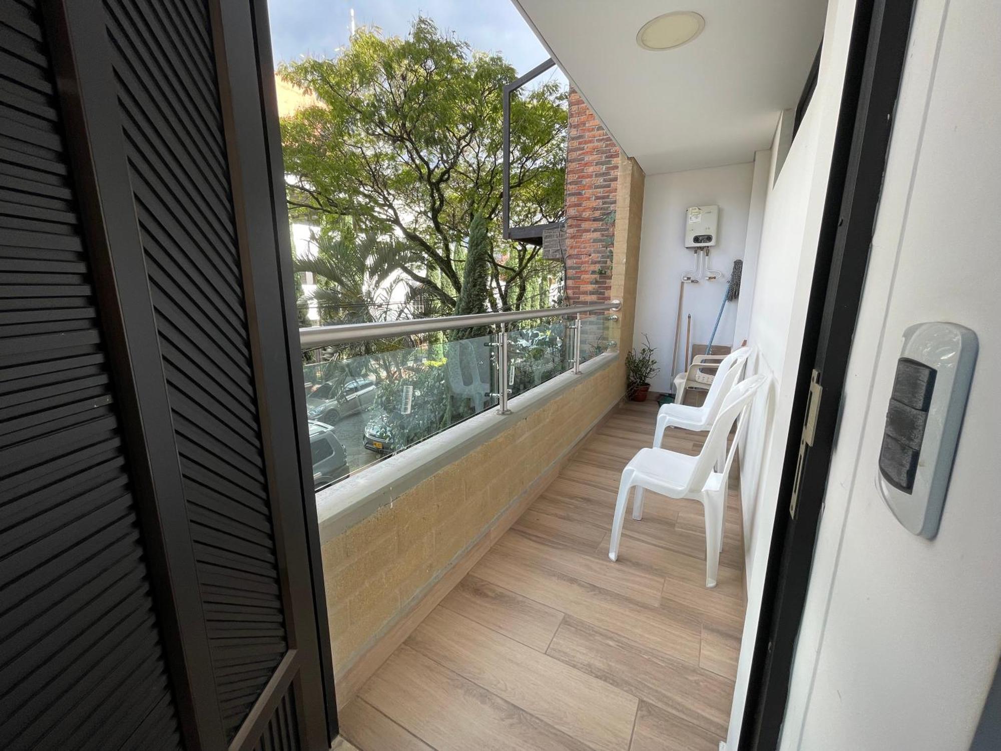 En Laureles Con Ascensor , Balcon Y Muy Bien Ubicado En Laureles , El Barrio Mas Cool Del Mundo