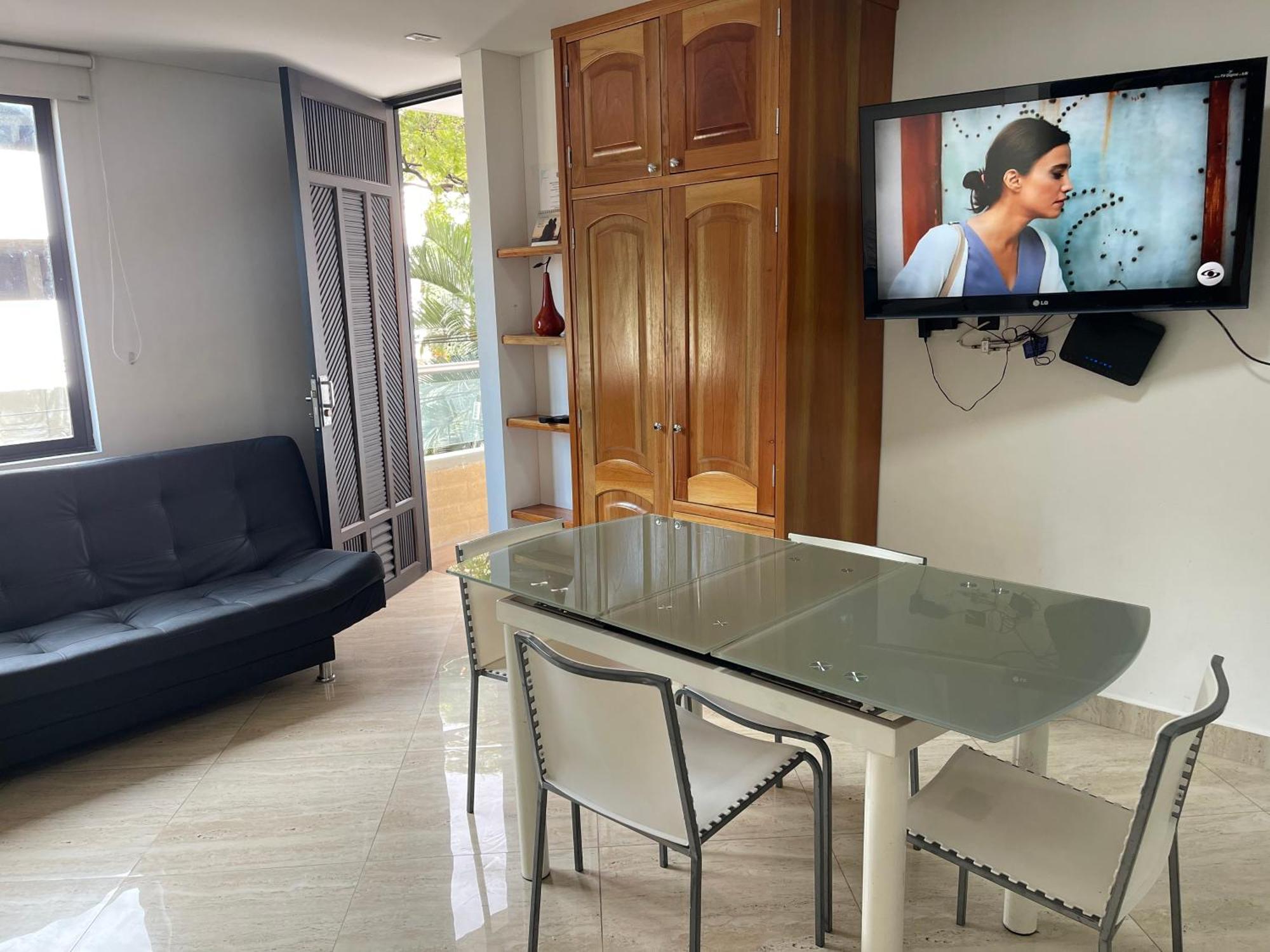Apartment En Laureles Con Ascensor , Balcon Y Muy Bien Ubicado En Laureles , El Barrio Mas Cool Del Mundo