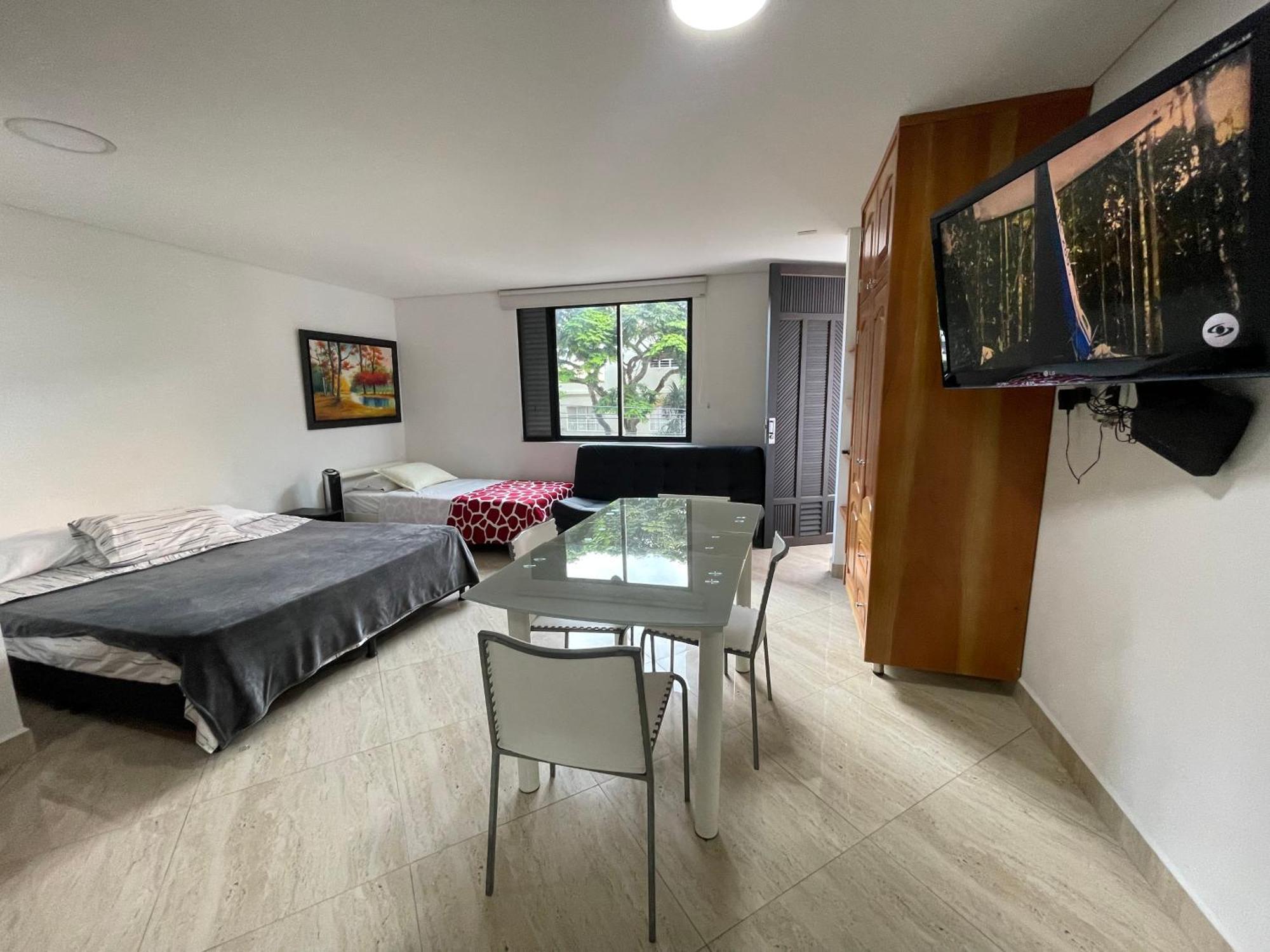 En Laureles Con Ascensor , Balcon Y Muy Bien Ubicado En Laureles , El Barrio Mas Cool Del Mundo Apartment *