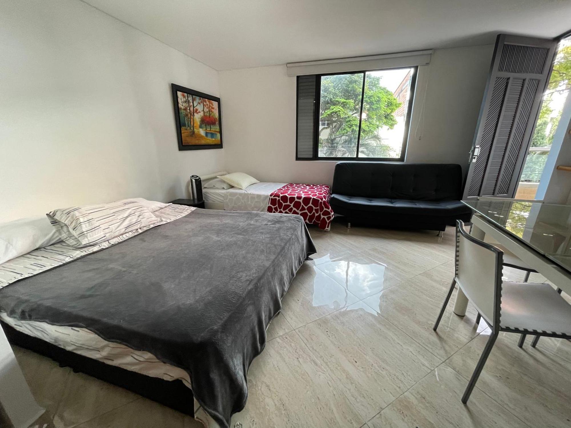 En Laureles Con Ascensor , Balcon Y Muy Bien Ubicado En Laureles , El Barrio Mas Cool Del Mundo