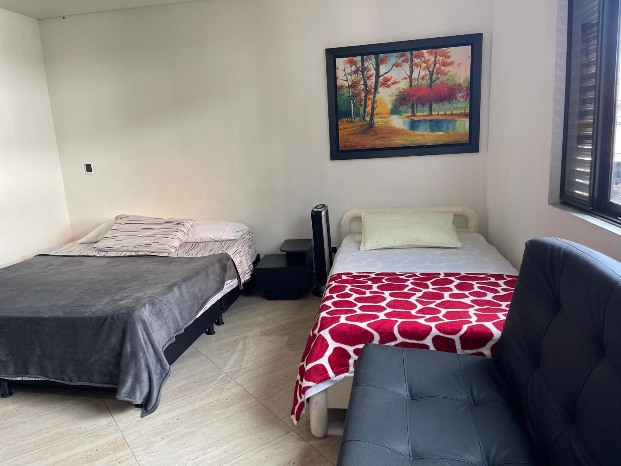 En Laureles Con Ascensor , Balcon Y Muy Bien Ubicado En Laureles , El Barrio Mas Cool Del Mundo