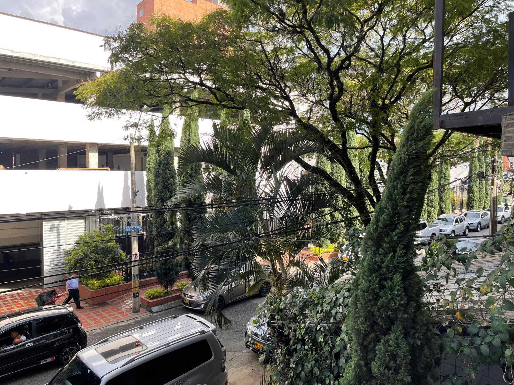 Apartment En Laureles Con Ascensor , Balcon Y Muy Bien Ubicado En Laureles , El Barrio Mas Cool Del Mundo